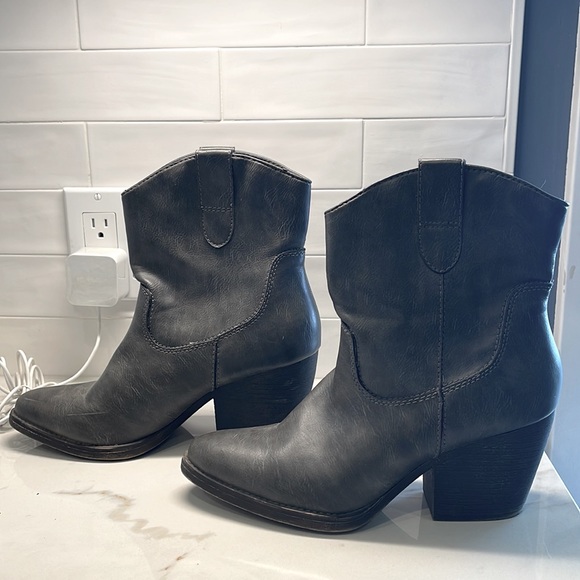 MADDEN GIRL Western Faux Leather Boots 8.5 - Picture 4 of 9